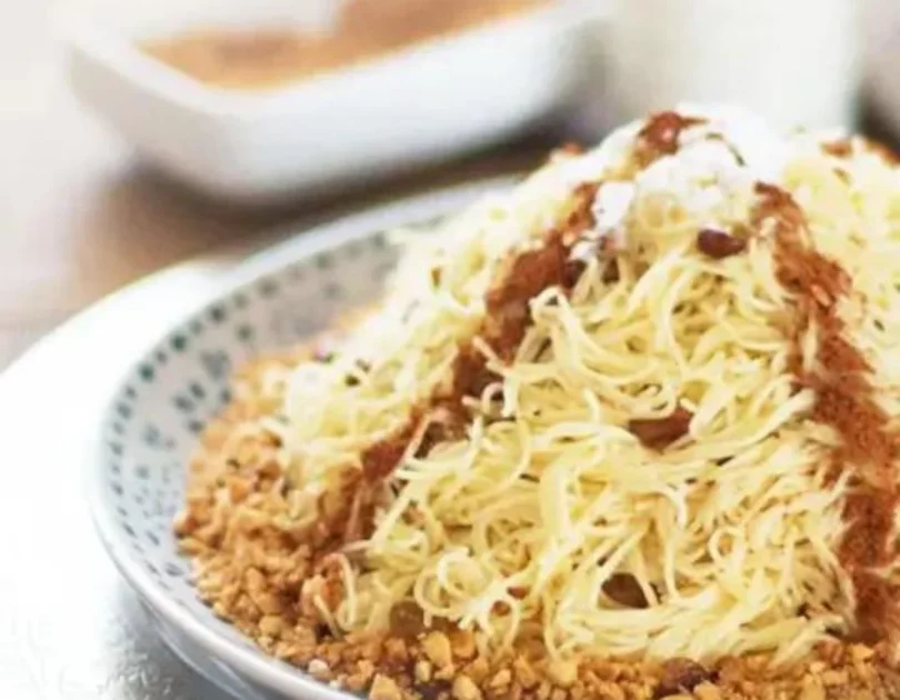 Seffa (Sweet Vermicelli) with Raisins and Almond Crown