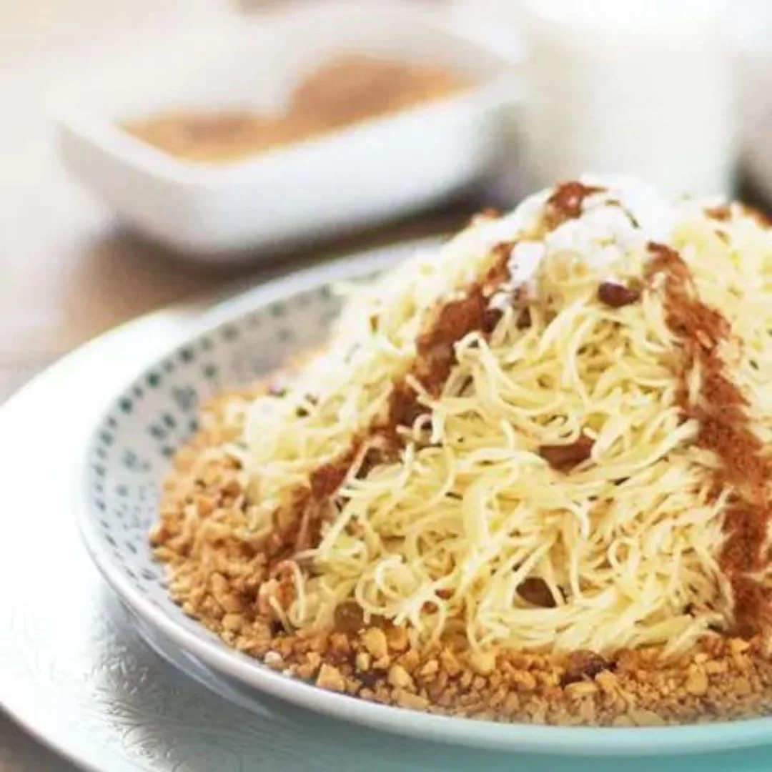 SEFFA (1) Seffa (Sweet Vermicelli) with Raisins and Almond Crown